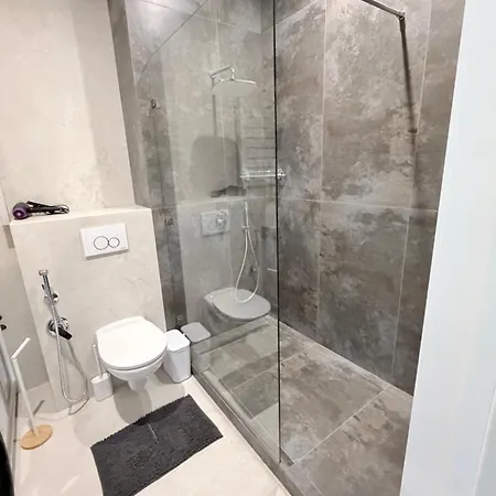 Avinion Azure Apartment *